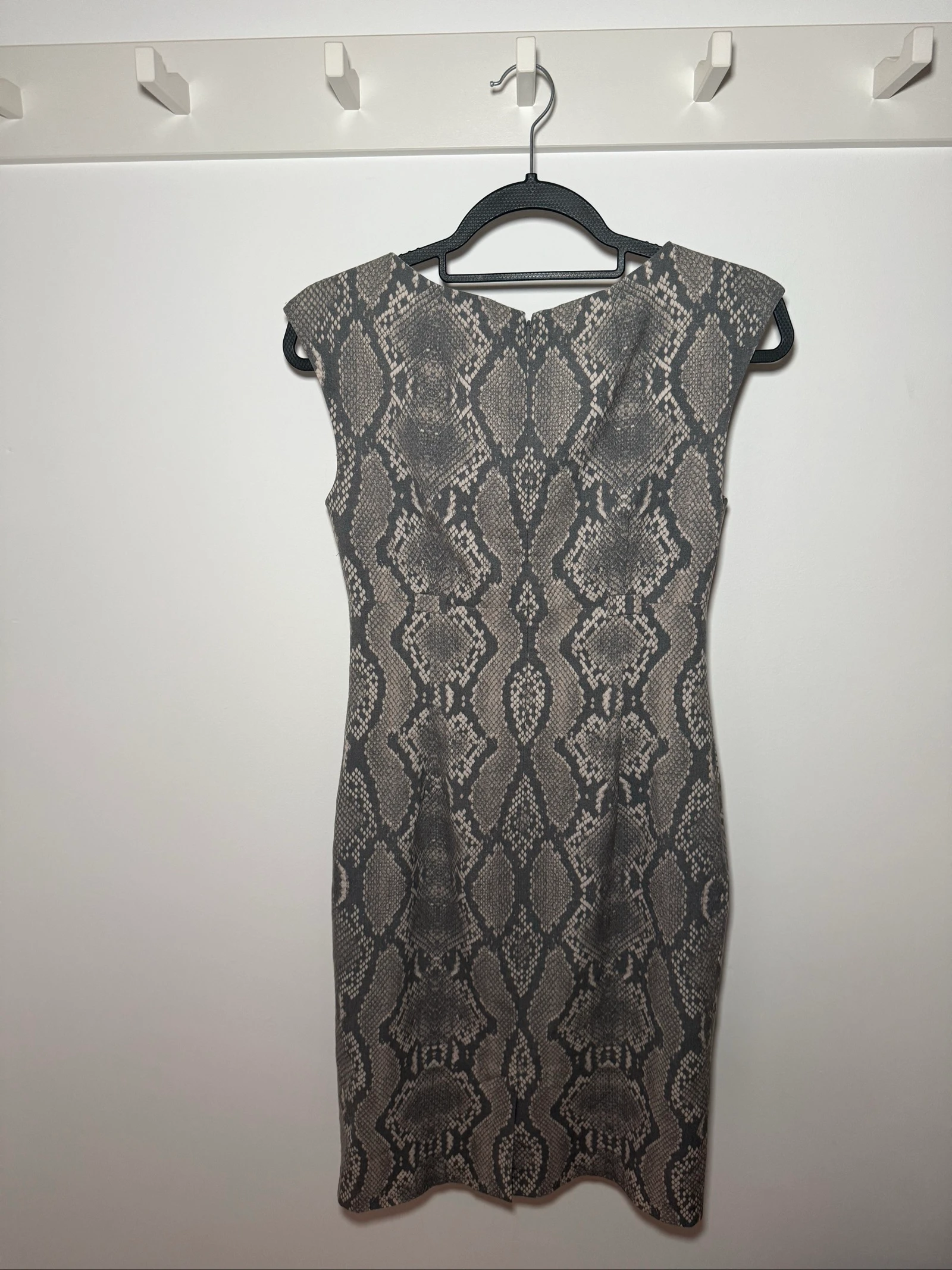 Calvin Klein Snake Print Sheath Dress – Size M – Elegant Bodycon Midi – photo 5